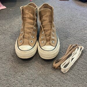 brown chuck taylor converse!!